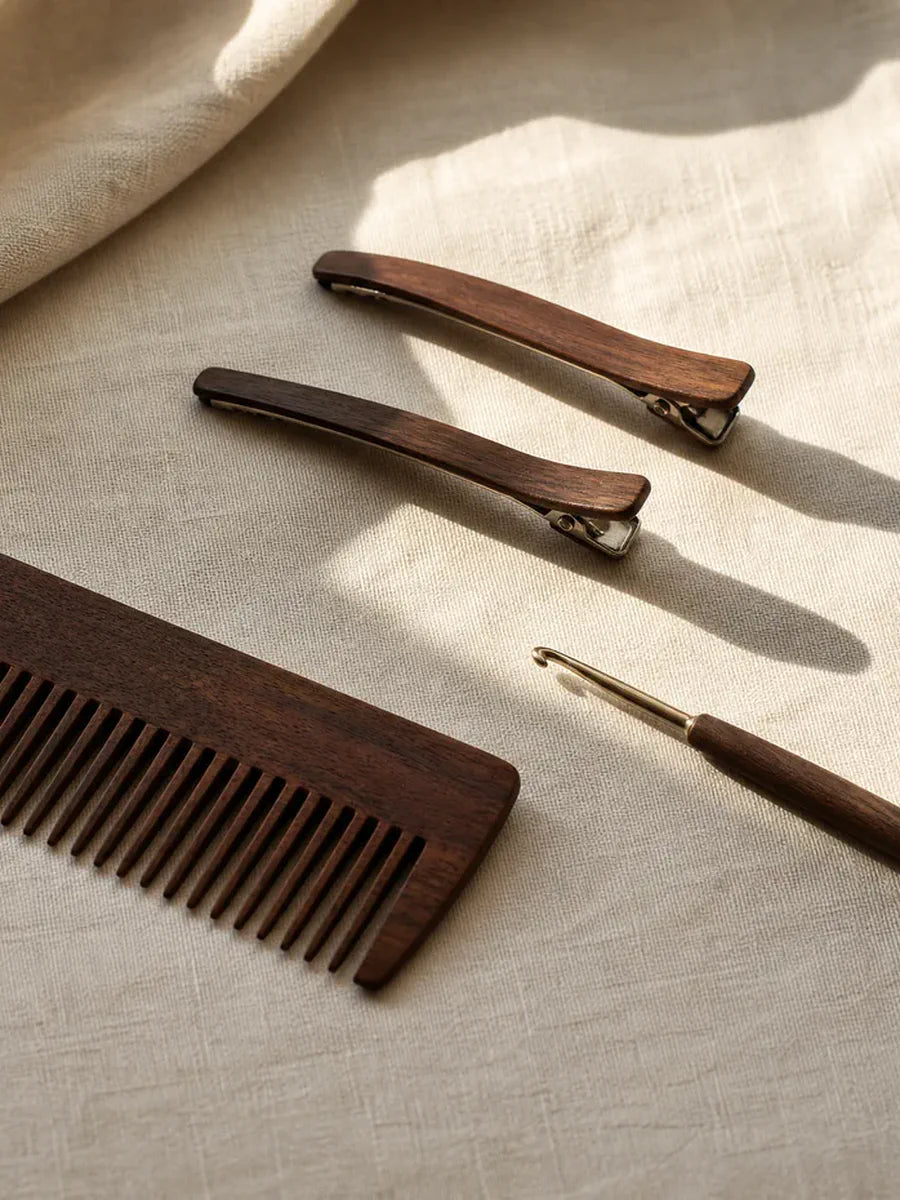 Illustrative hair tools on ivory linen, accompanying a guide to bulk and crochet formats.